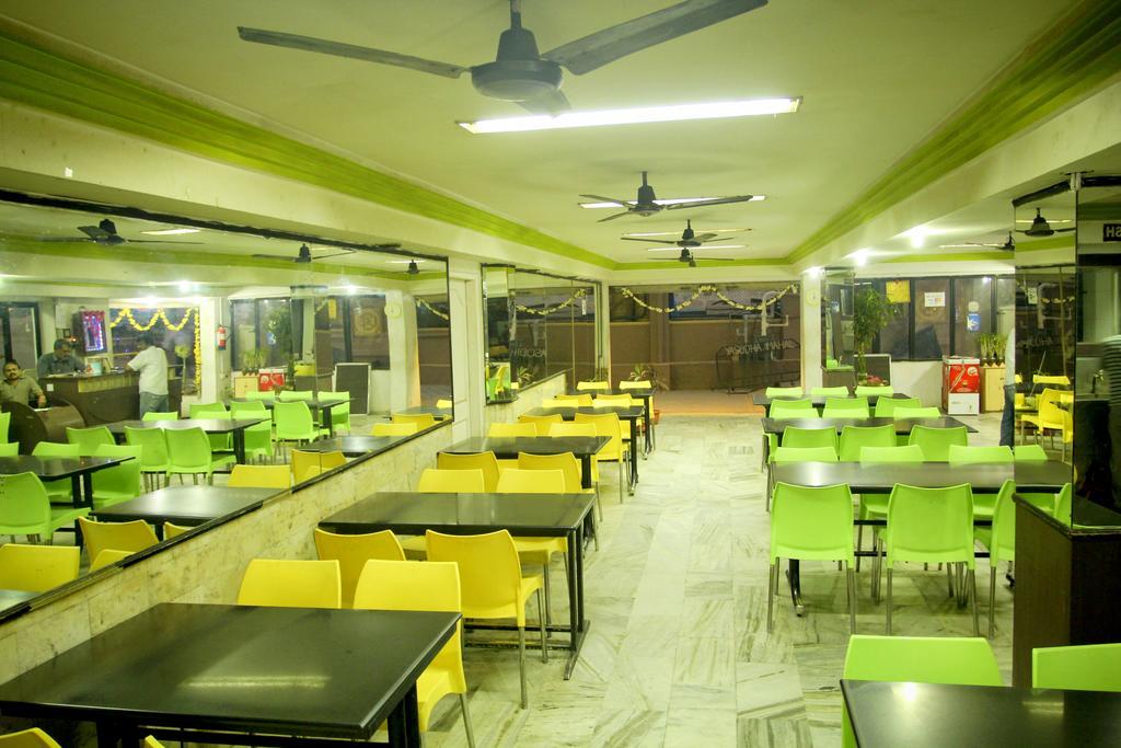 Yasodha Towers Hotel Hosūr Exterior foto